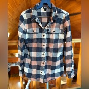 ⭐️Patagonia Women’s Plaid Button-Up Shirt sz M